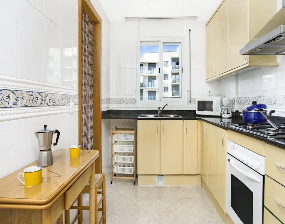 Cozy Apartment, 350m From Beach