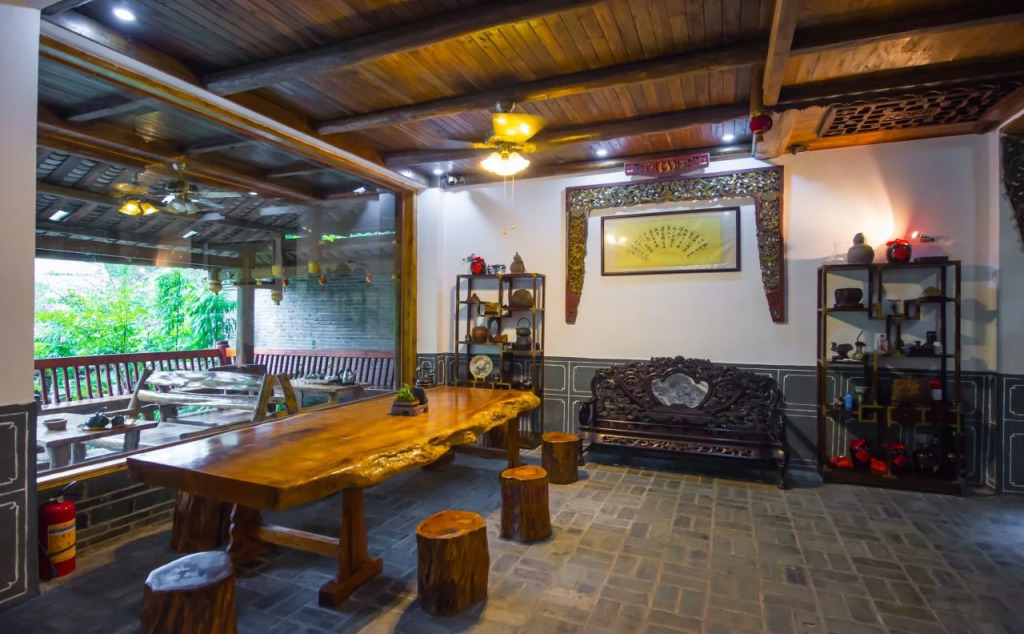 Yangshuo Scenic Mountain Retreat