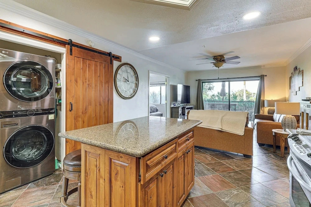 Golf, Boat, Swim! Walkable Lake Havasu Getaway
