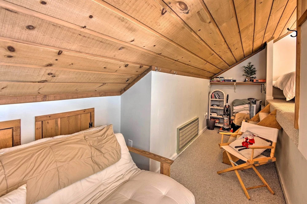 Lincoln Condo w/ Amenities + Shuttle to Loon!