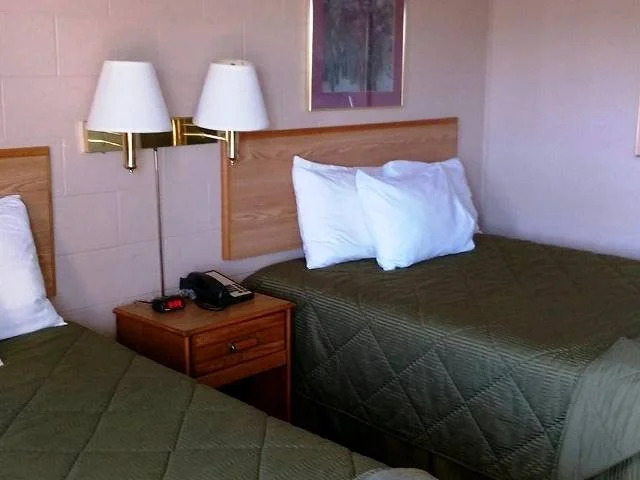 Red Carpet Inn Dix