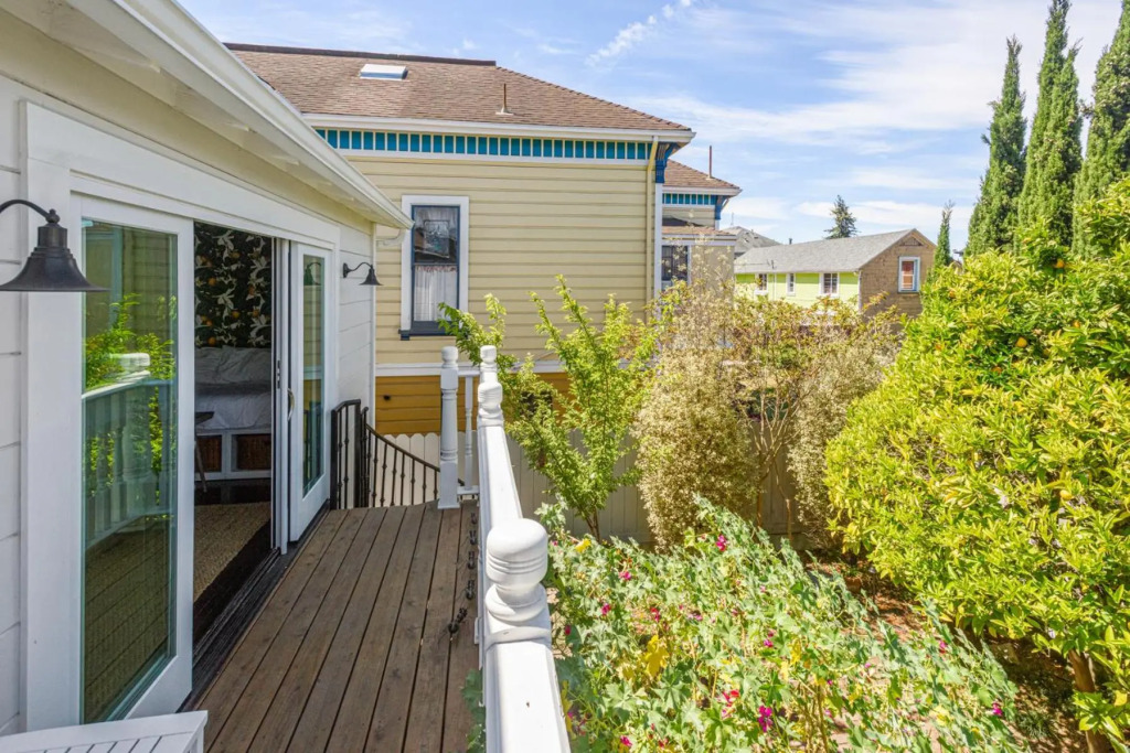 Upper level 1885 Queen Anne flat