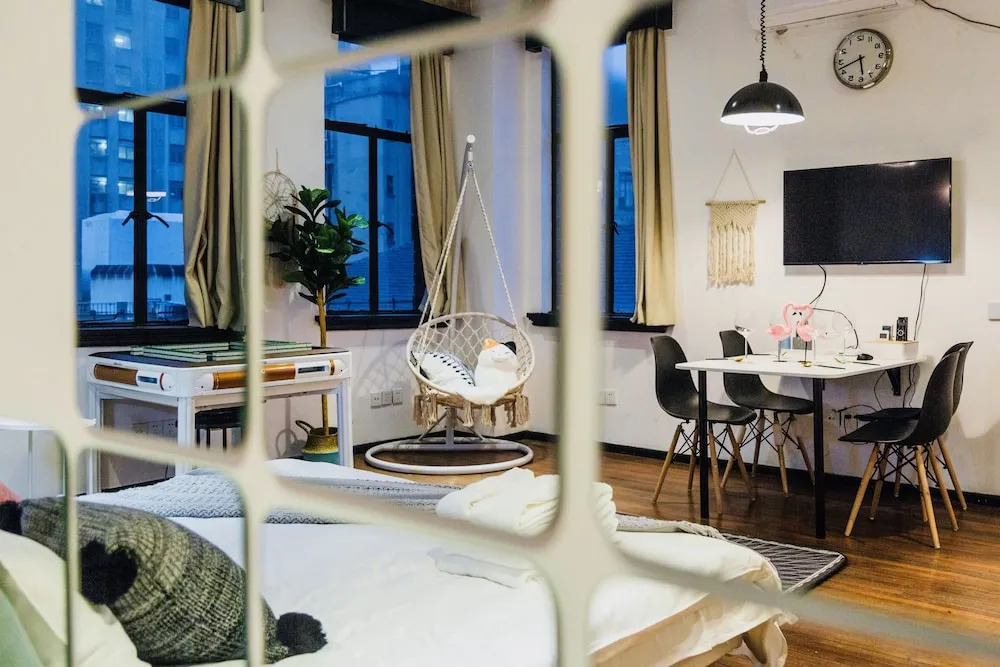 Lazy Apartment - The Bund