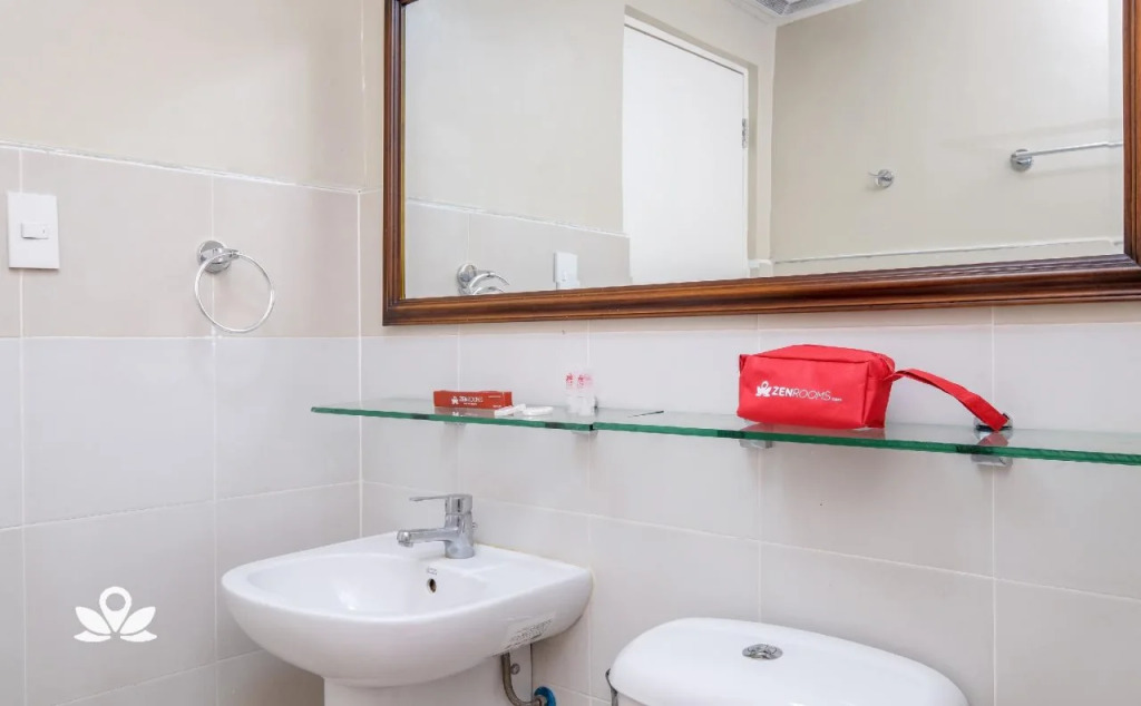 RedDoorz @ Melbourne Suites Makati