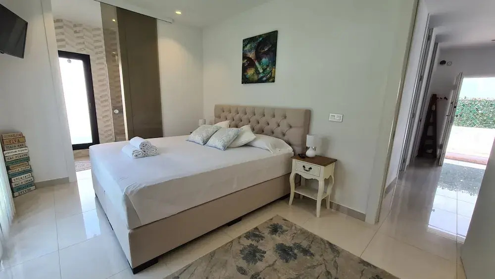 Luxury Villa for 6 Guests With Terrace