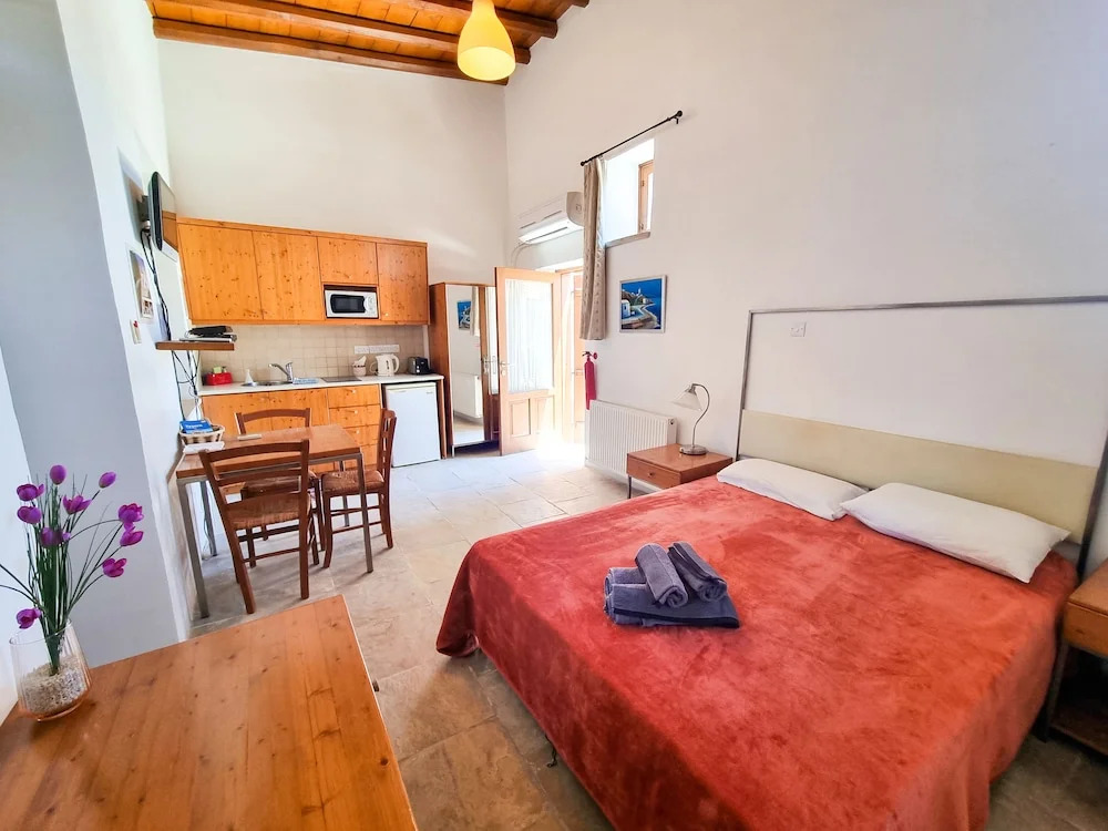 Skarinou Village Poolside Escape Studio with Pool facilities