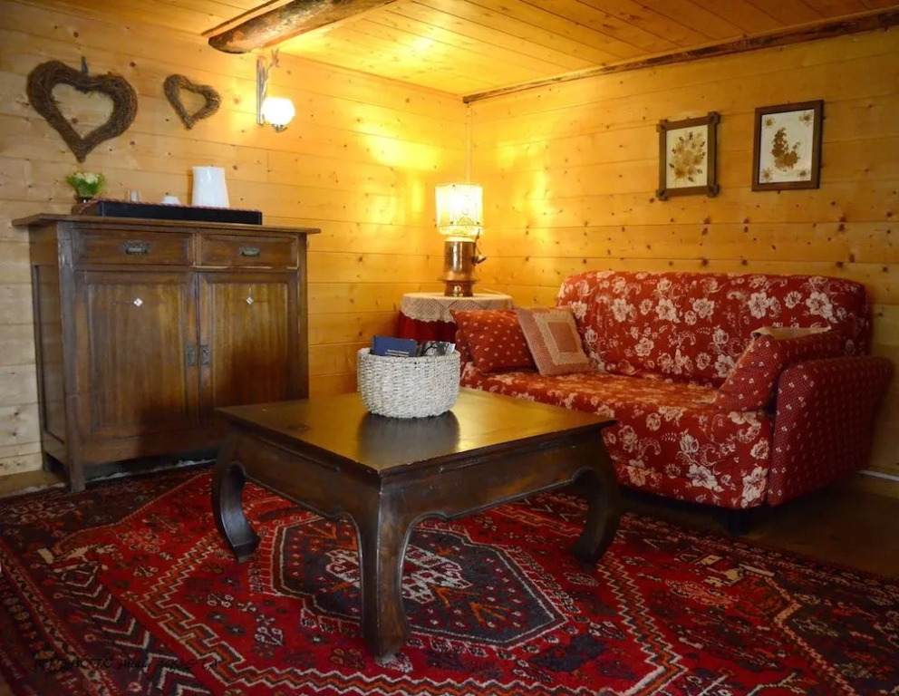 "CHALET dei FIORI" room & apartment