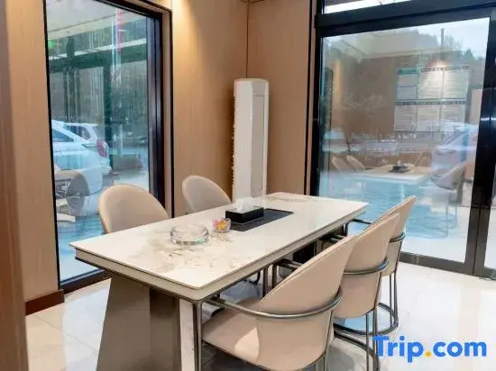 Xizhou Hongyan Hotel (Little Western Paradise)
