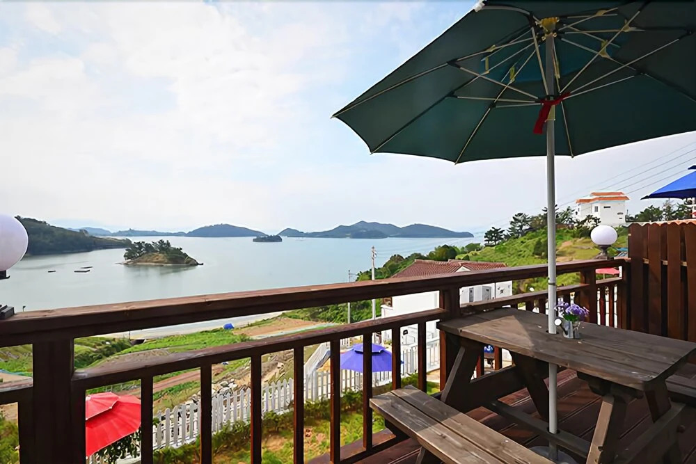Yeosu Rainbow Pension