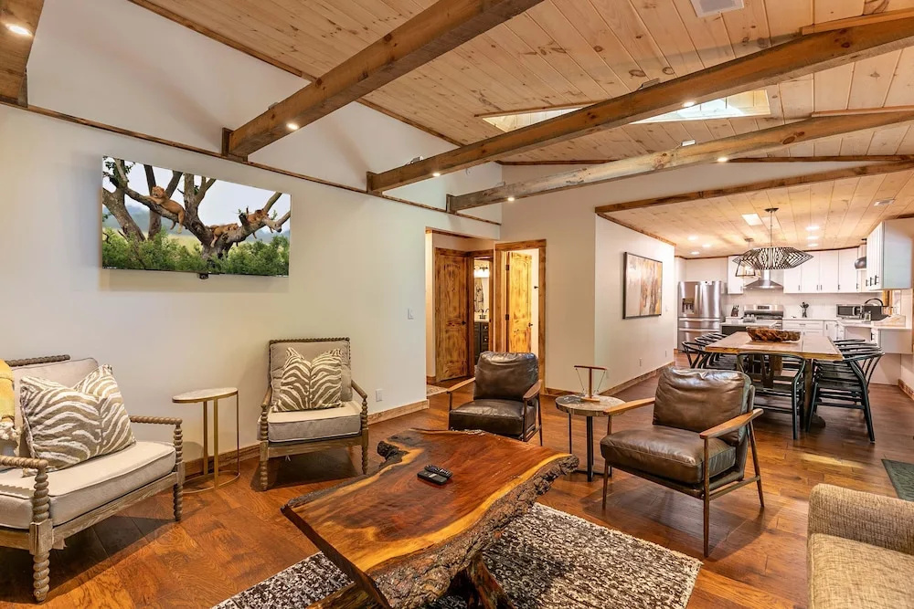 Moosey Creek Lodge