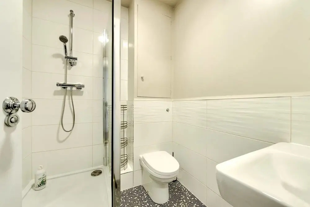 Beautifully Presented, Well Located, 2 bed apt