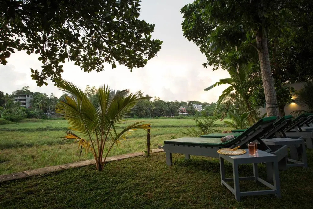 Barefoot Bungalow Hikka