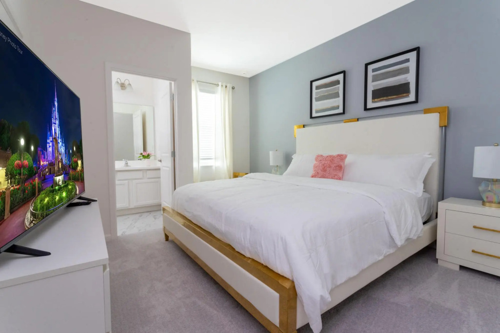 Large themed bedroom home near Disney
