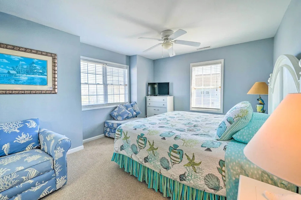 Spacious North Topsail Family Home With 2 Decks