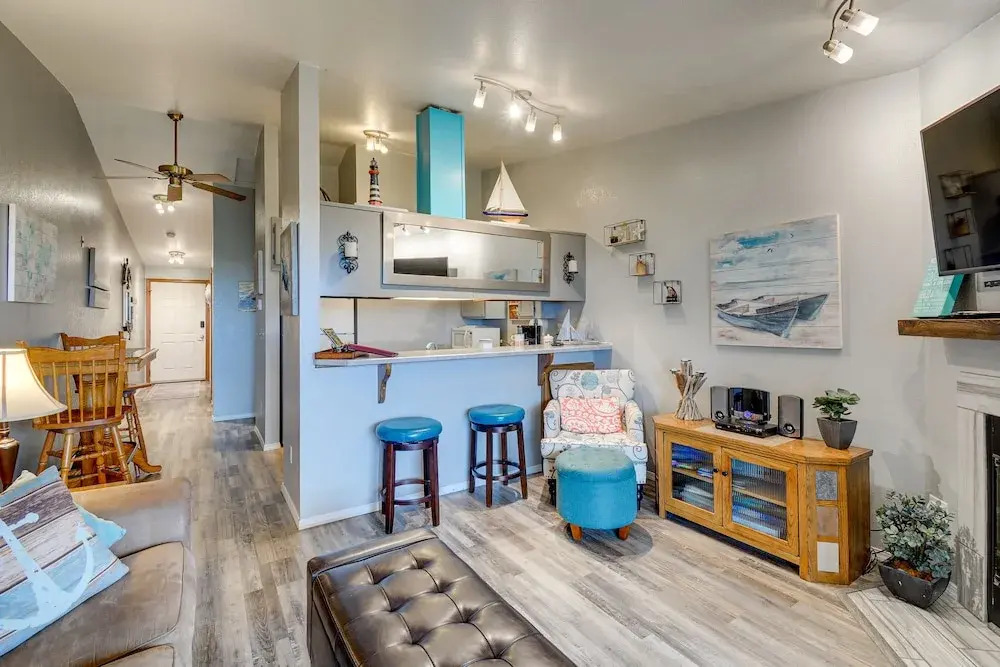 Dog-friendly Ocean Shores Condo w/ Balcony & Views