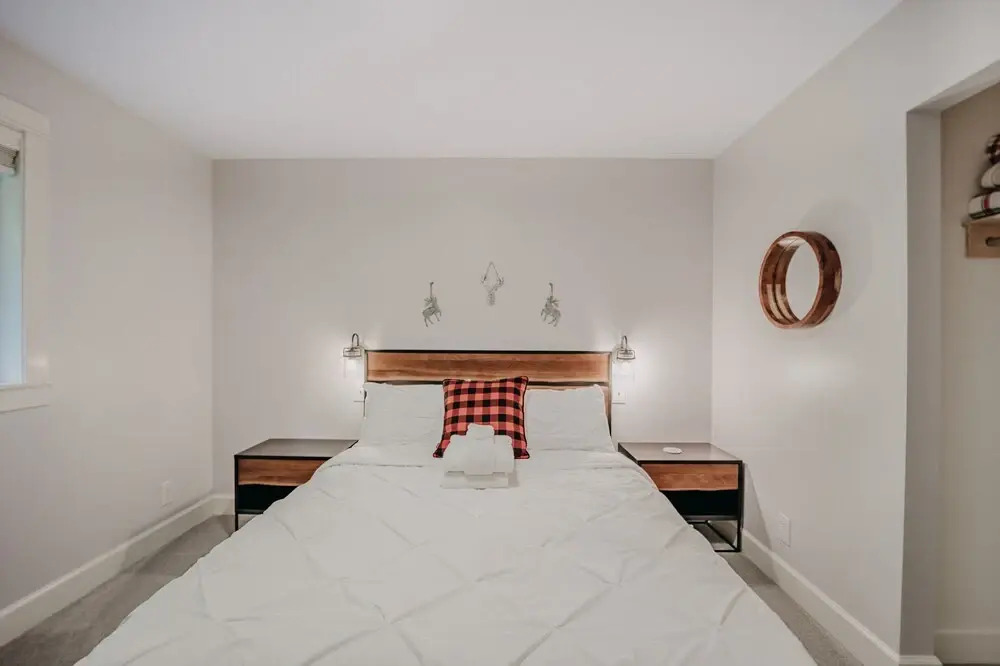 Snowline Cabin #69 - An Elegant Country Home! Sleeps 8