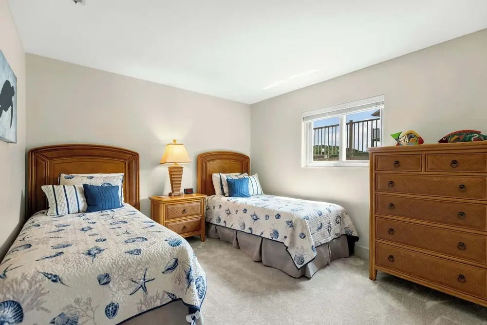 Carefree Tranquility at the Lake Waterfront Stay for 4 With Resort Amenities