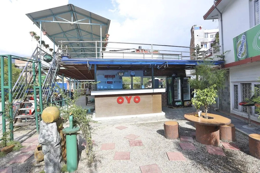 Oyo 591 Hotel Blue Moon