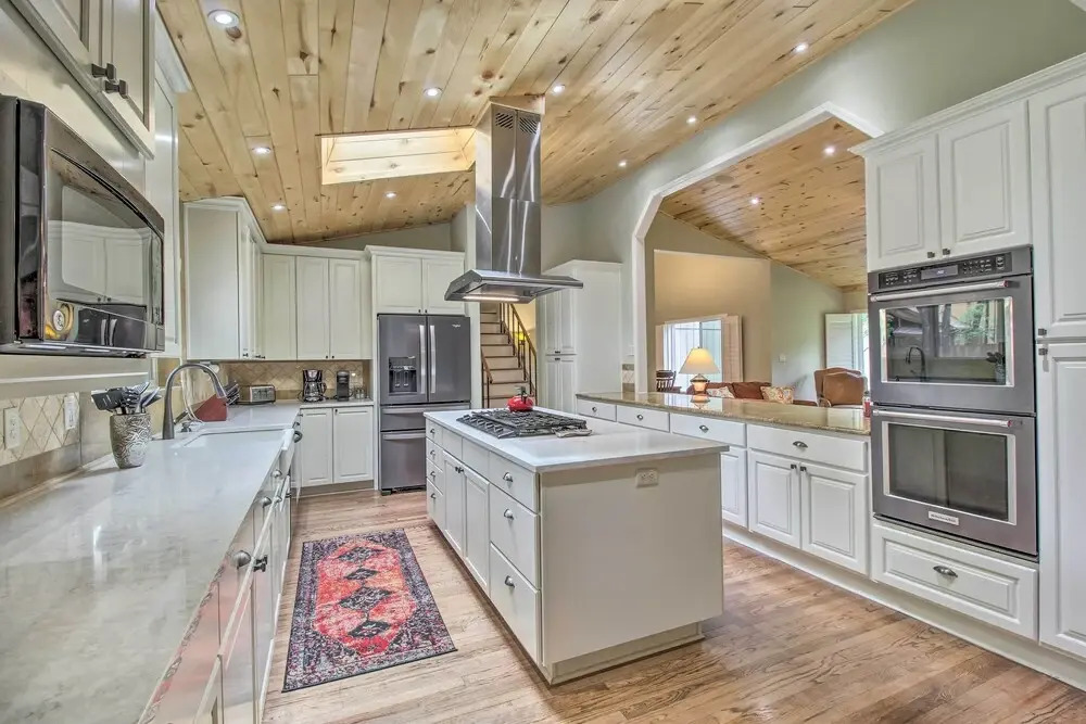 Cozy Pinetop Retreat w/ Yard & Heated Gazebo!