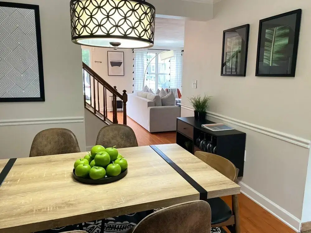 Top Rated Townhome - Our Reviews say it All. Large Discount During Pandemic. Self Checkin, Pet Friendly! Super-host Support