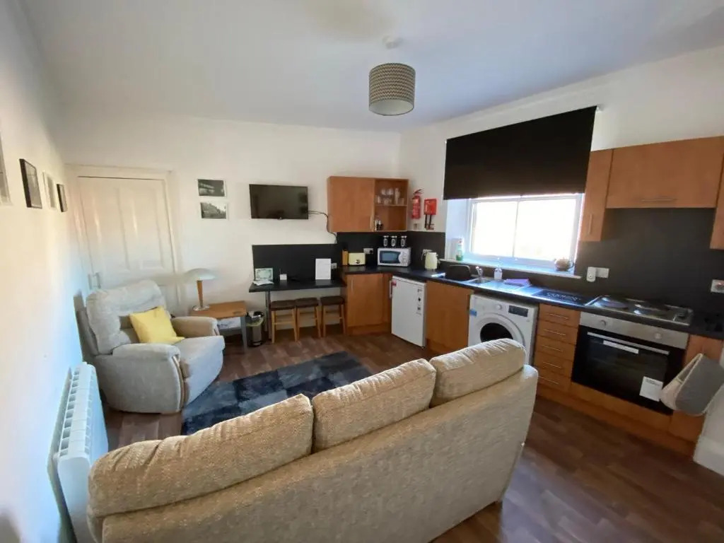 Stylish 2nd Floor Georgian Period Flat (Adults Only)