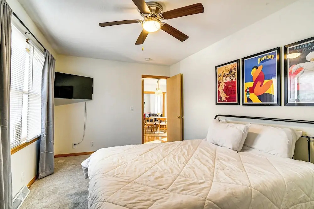 Pet-friendly Home 2 Mi to Downtown Des Moines!