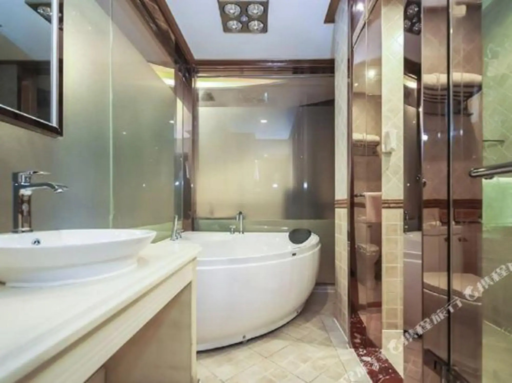 Vienna Hotel (Nanjing Hexi Golden Eagle Shop)