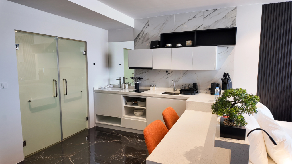 Квартира Modern Contrast Studio in Utopia Dream Max Nai Harn
