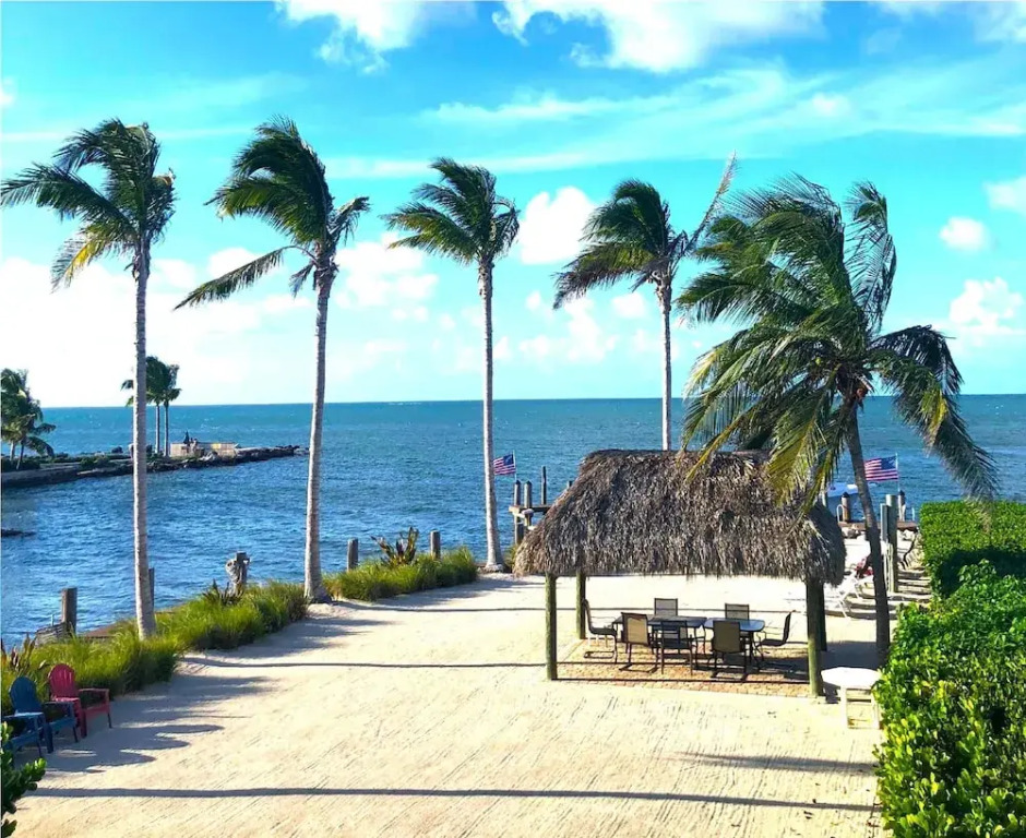 8 Waterfront 4 Bed 3 Bath Pool Home w Free Dock