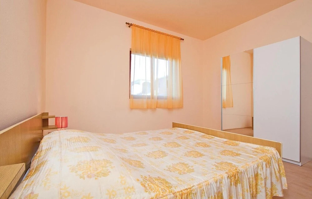 Stunning Home in Liznjan With Wifi and 2 Bedrooms