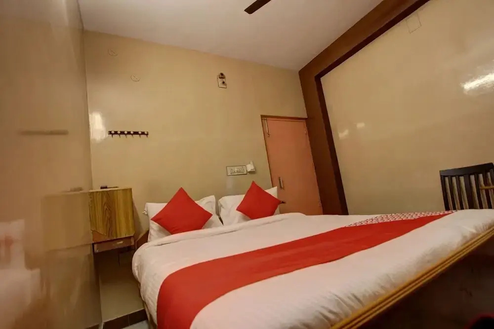 Hotel Viknesh by OYO Rooms