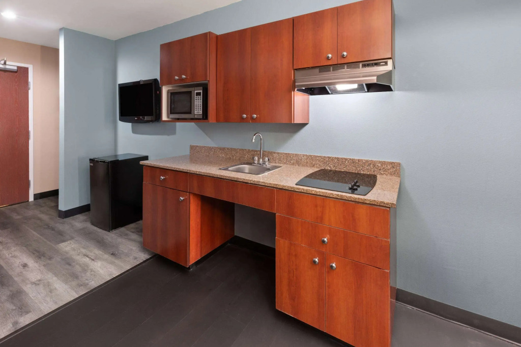Super 8 by Wyndham Lubbock West