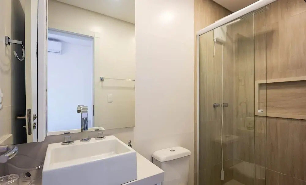 Apto c/ piscina e churrasq, 280m da praia IMD0502