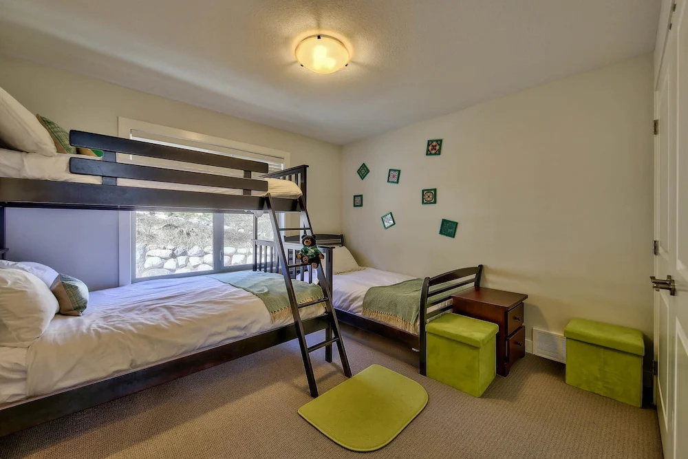 Peaks Retreat By Bear Country