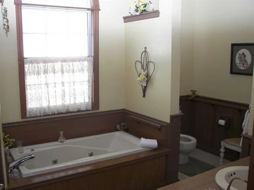 Heritage Country Inn