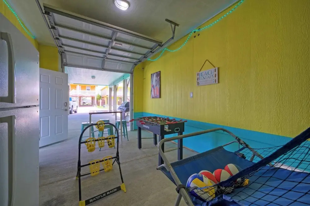 Mins to Beach + Private Pool Golf Cart Zone Game Room Sleeps 12