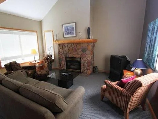 Ski In & 15 Minute Walk to the Lifts Hot Tub AC Pet Friendly
