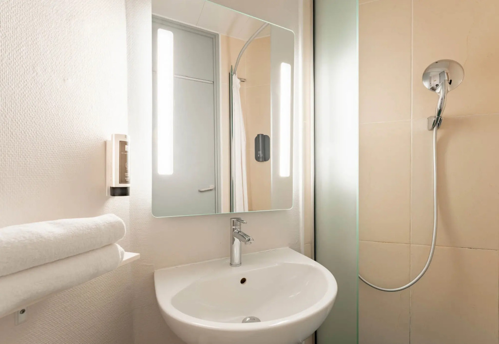 B&B HOTEL Calais Centre St Pierre
