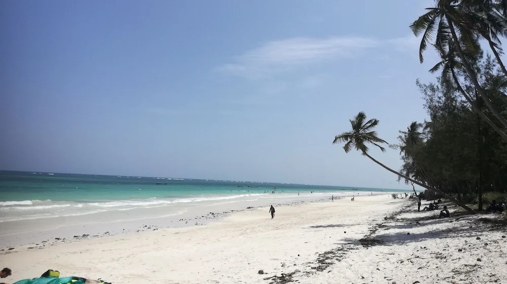 Travellers Paradise Diani - Hostel