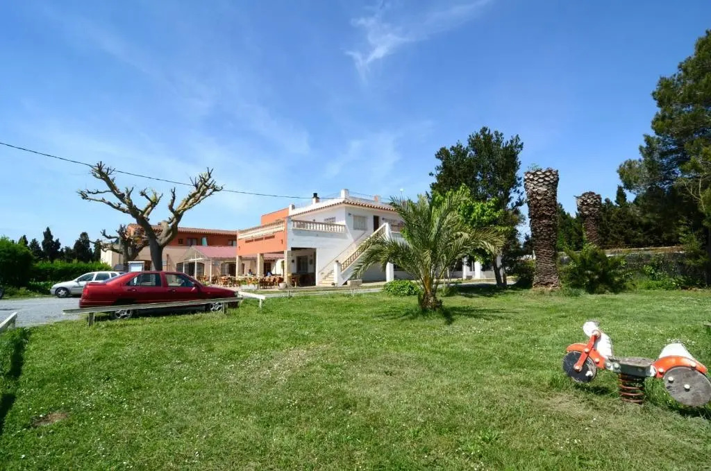 Apartamentos Hostal La Gola