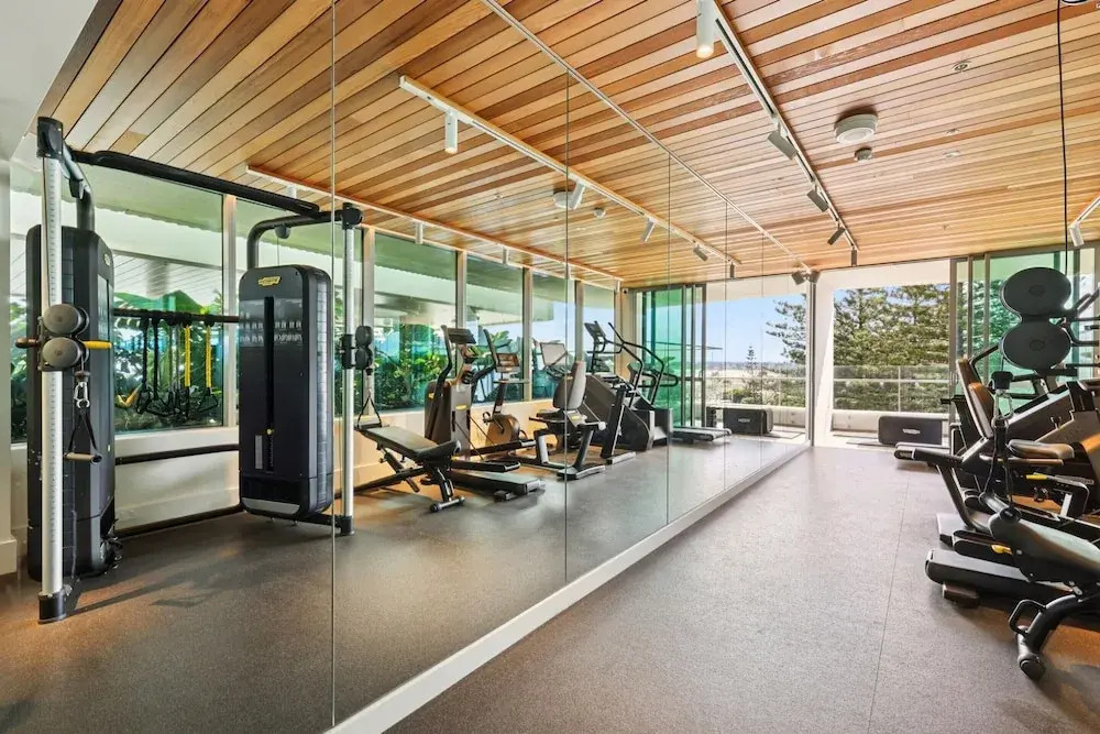 Beachfront 1-bed Flat With Pool & Gym Access