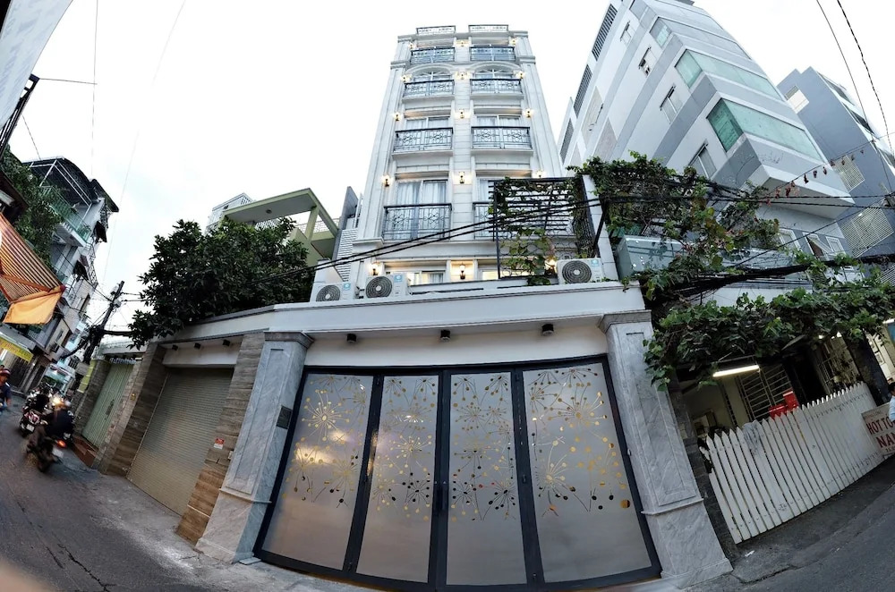 Smiley Apartment 8