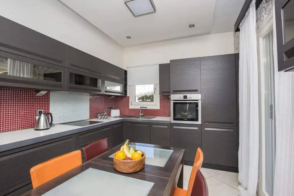 Beautiful 4-bed House With Private Pool in Naxos