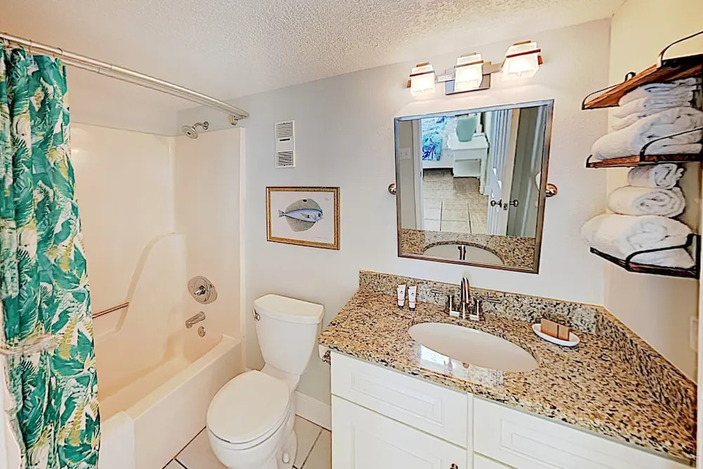 Walk Everywhere! Charming Gulf-view W/ Pool 2 Bedroom Condo