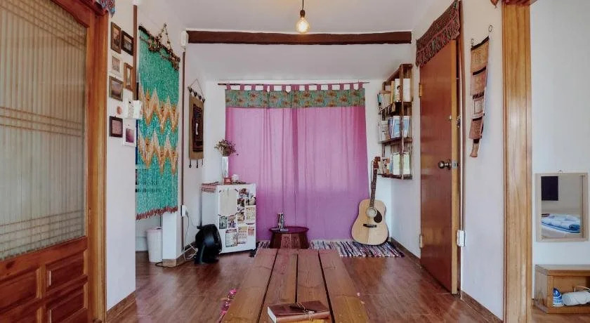Shanti Shanti Guest House - Hostel