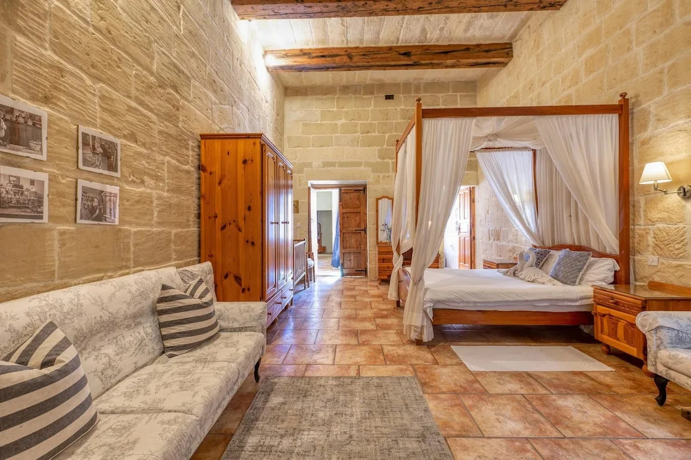 Ta'leli Pool Farmhouse in Gozo
