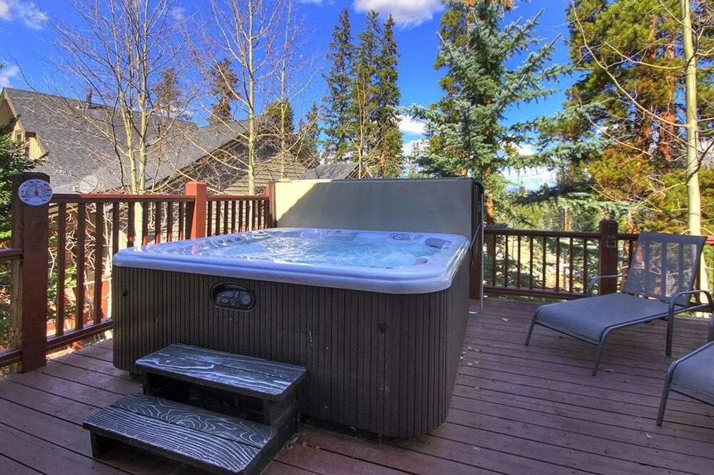 Highwood Hideaway by RedAwning
