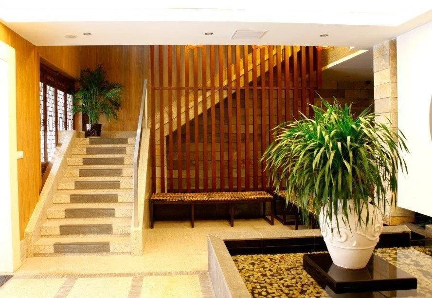 Seasons Hotel