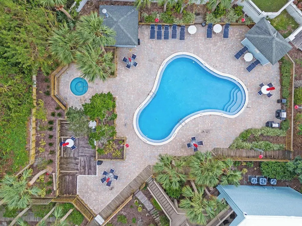 Treetop Beach Condo Sleeps 7!