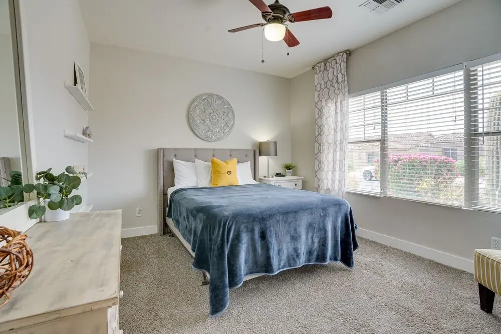 Luxe Surprise Home: Pool, Putting Green & Hot Tub!